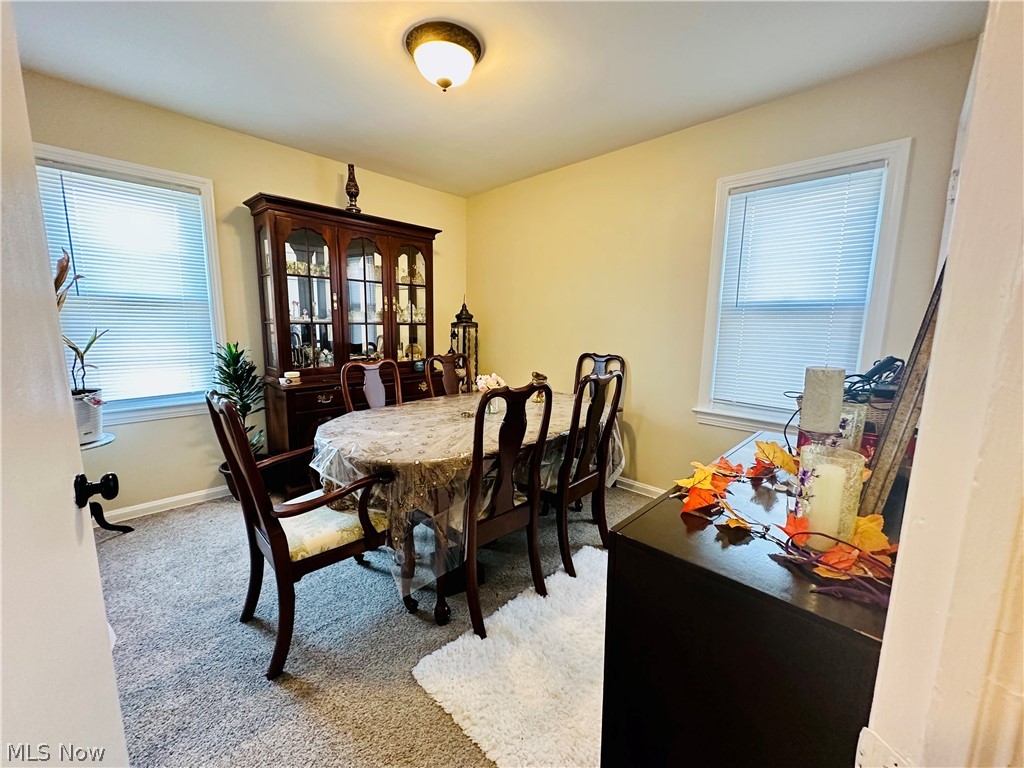 18613 Homeway Road Cleveland, OH 44135 - Photo 15 of 19 Dining space with carpet flooring