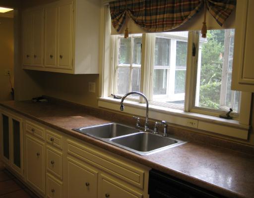 103 Rutledge Drive Pittsburgh, PA 15215 - Photo 8 of 18 Kitchen.