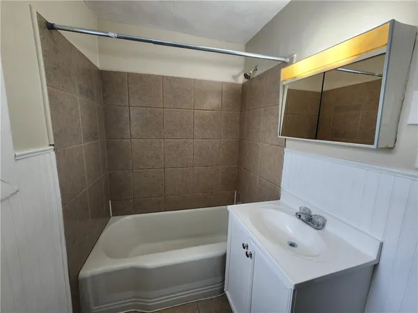 $895 | 22 Harlem Avenue, Unit 1, McKees Rocks, PA 15136