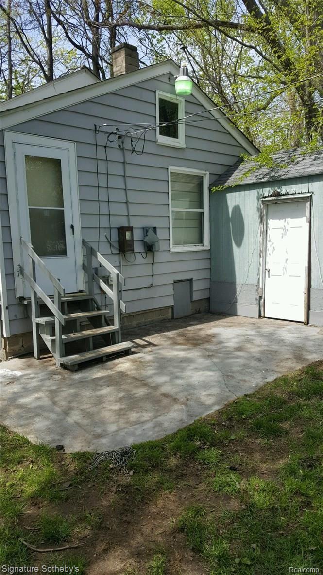 20754 Inkster Road Southfield, MI 48033 - Photo 9 of 12 back.jpg