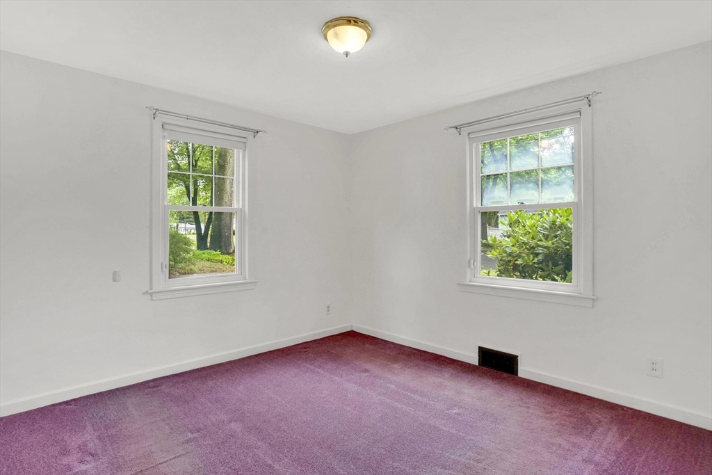 328 Hartwick Street Springfield, MA 01108 - Photo 15 of 37