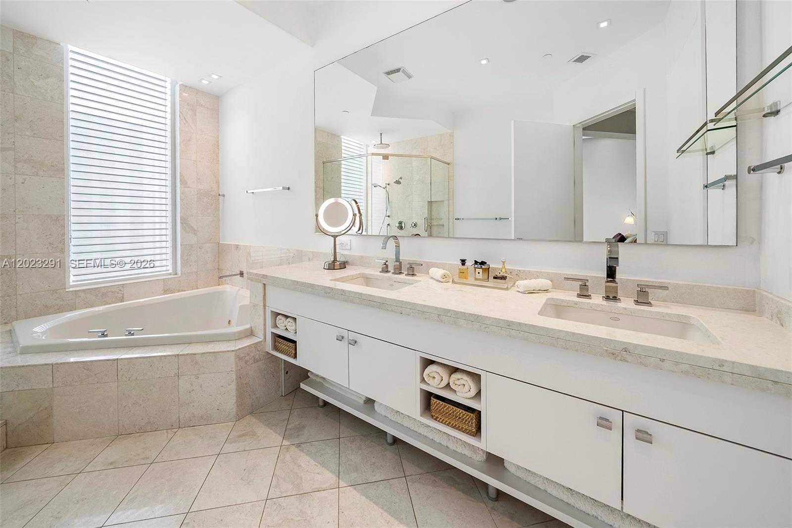900 Brickell Key Boulevard, Unit 1801 Miami, FL 33131 - Photo 20 of 41