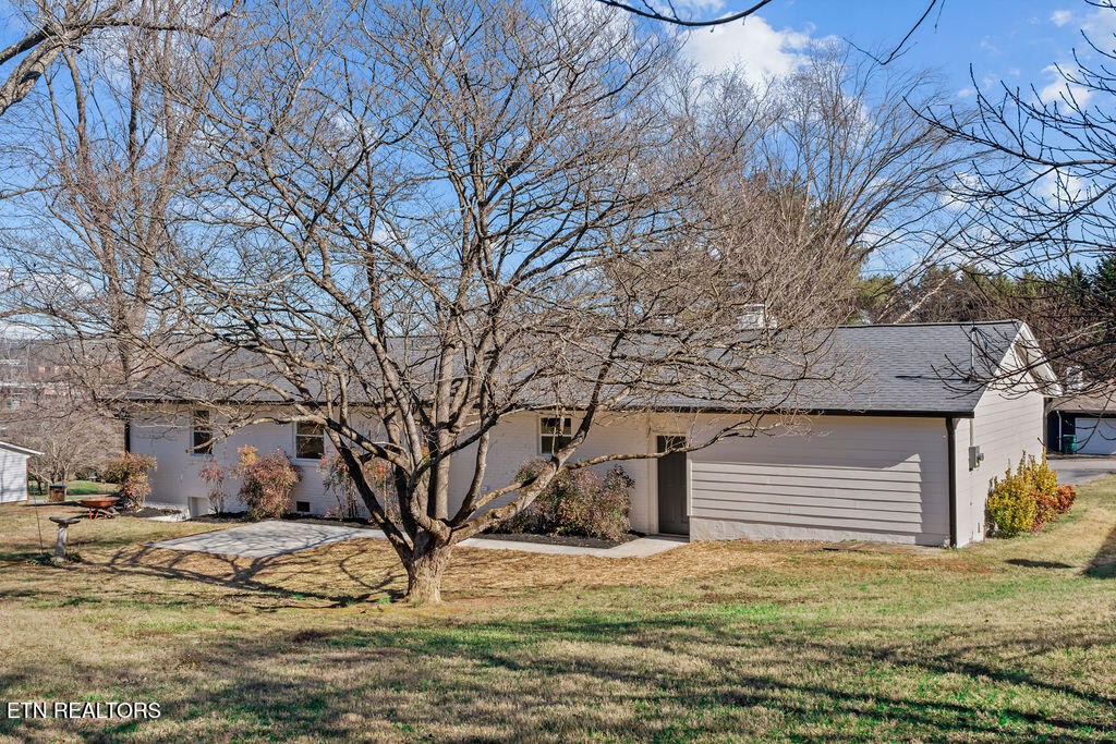 221 Medford Road Knoxville, TN 37922 - Photo 31 of 35 a view of back yard of the house