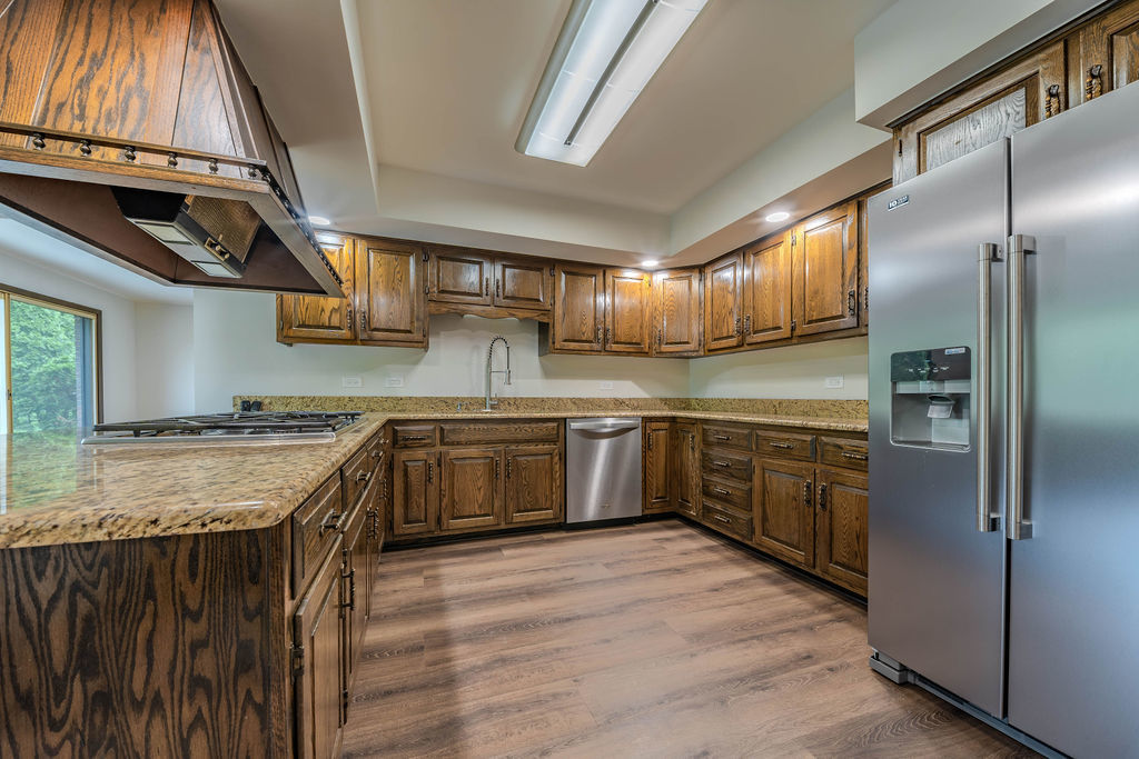 8100 South Park Avenue Burr Ridge, IL 60527 - Photo 8 of 30