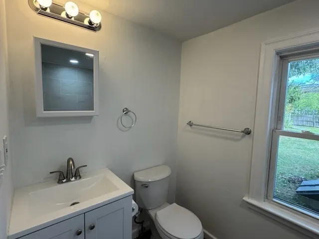 $3,300 | 208 Green Street, Unit 1, Weymouth, MA 02191