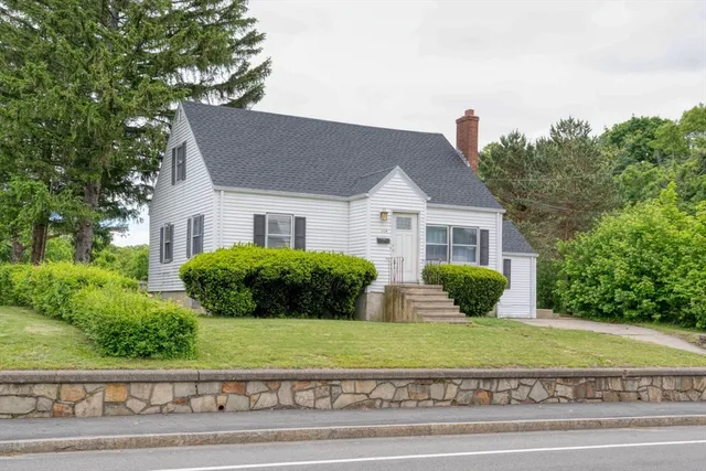 $3,300 | 208 Green Street, Unit 1, Weymouth, MA 02191