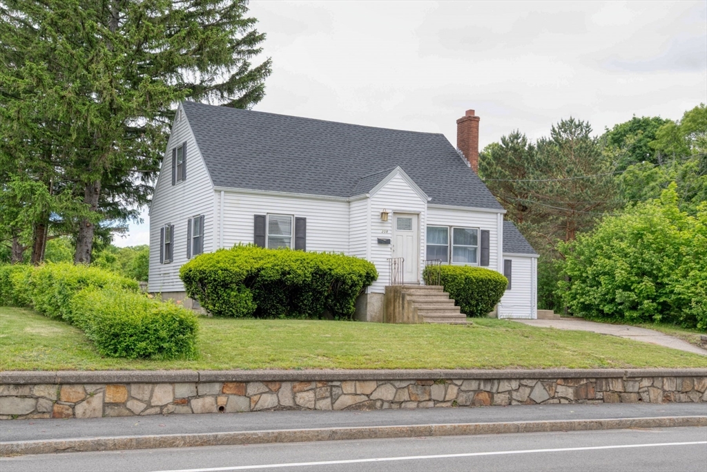 208 Green Street, Unit 1 Weymouth, MA 02191 - Photo 2 of 33