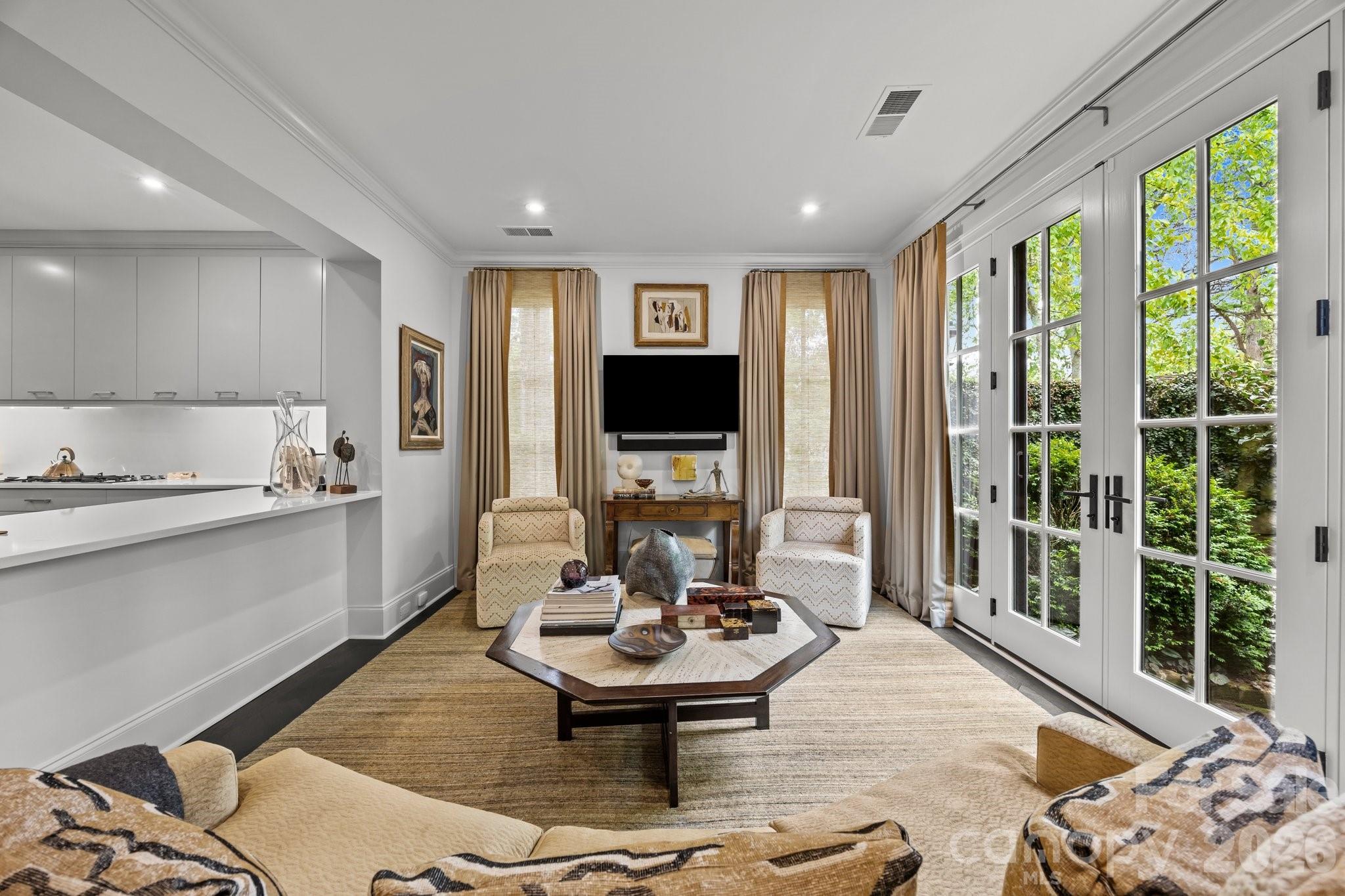 1550 High Street Charlotte, NC 28211 - Photo 13 of 34 a living room with furniture and a flat screen tv