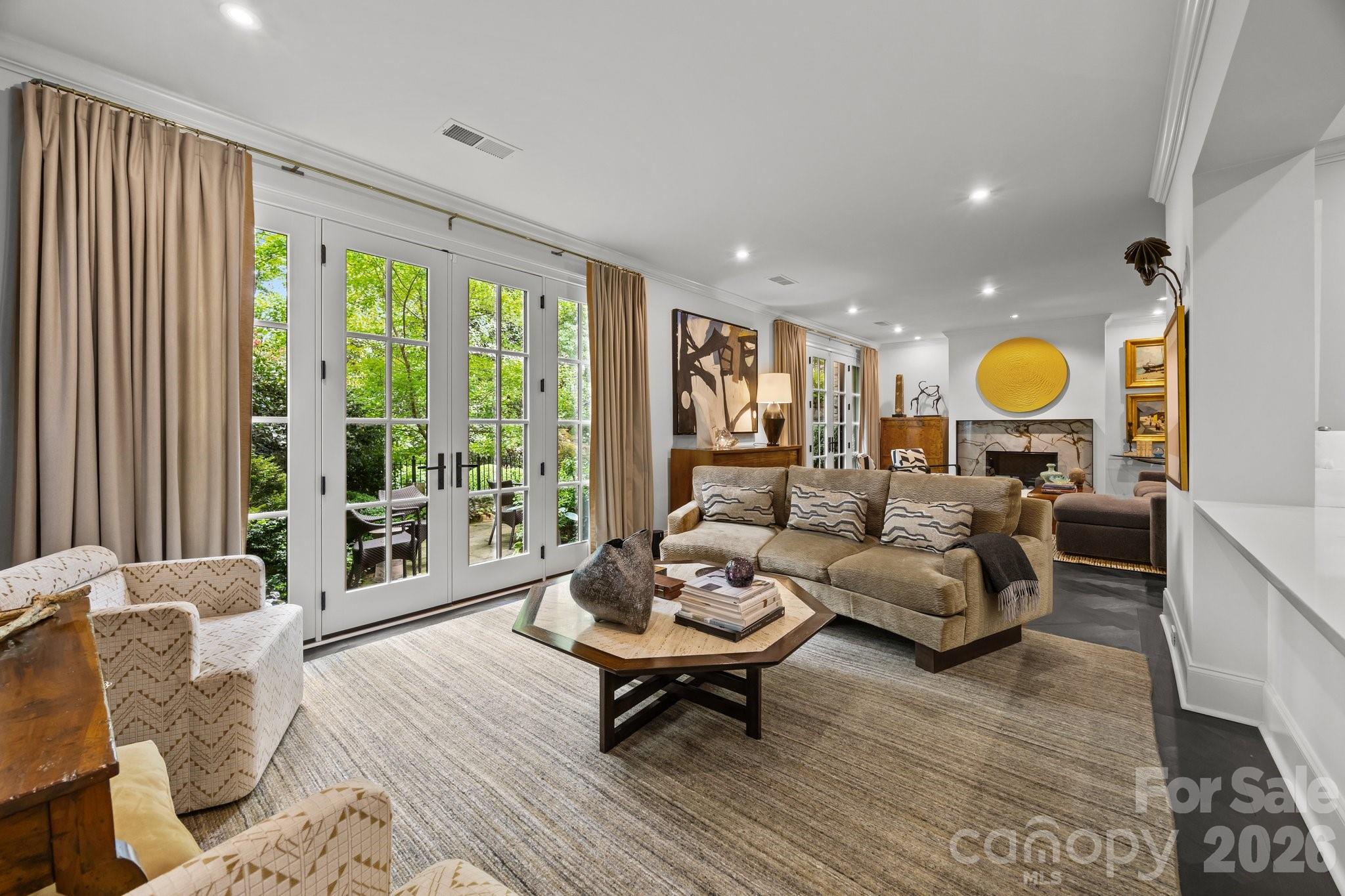 1550 High Street Charlotte, NC 28211 - Photo 14 of 34 a living room with furniture and a large window