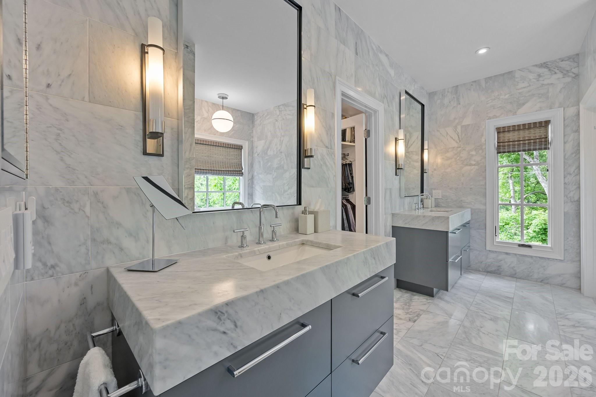 1550 High Street Charlotte, NC 28211 - Photo 20 of 34 a bathroom with a sink and a mirror