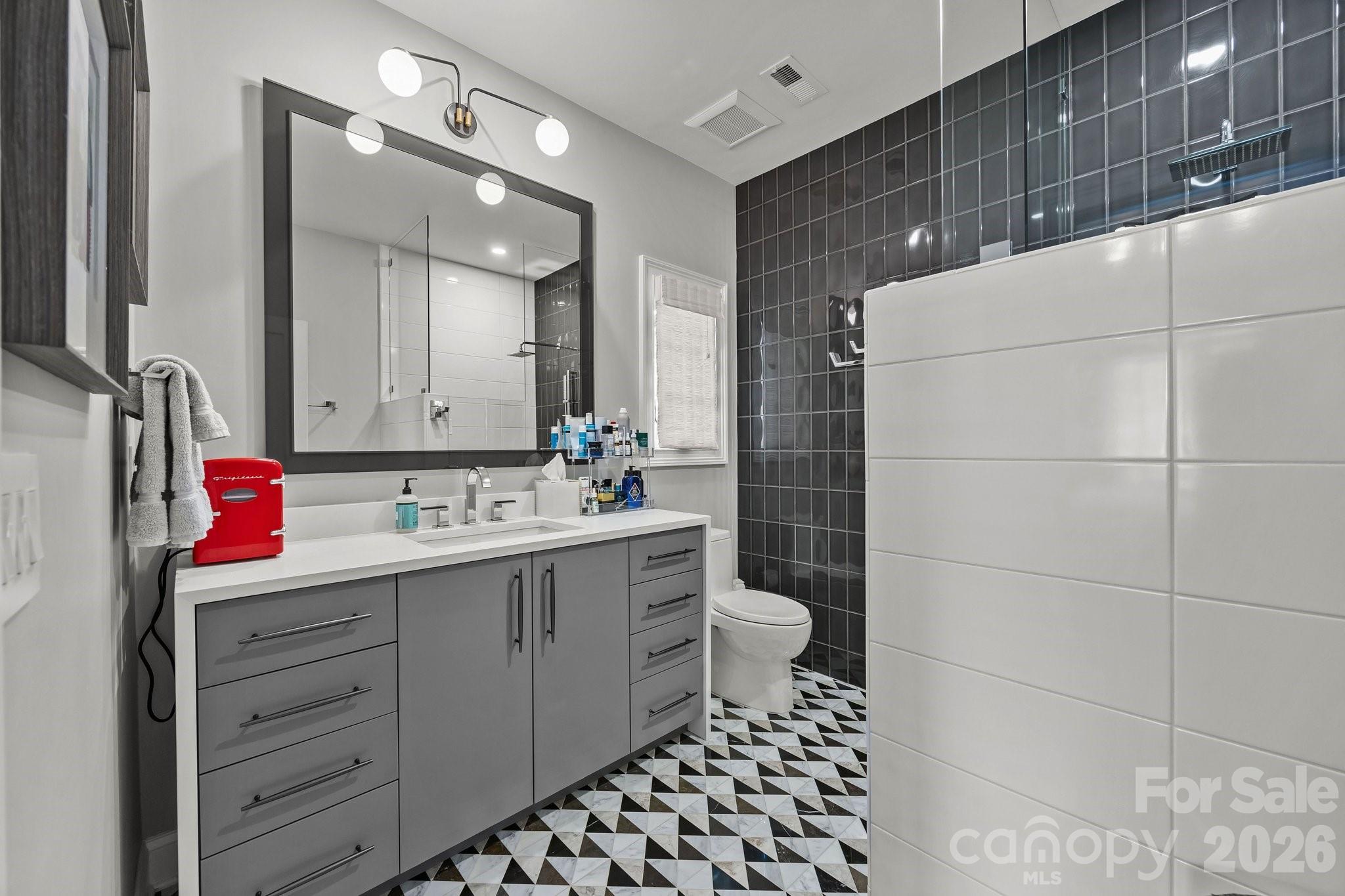 1550 High Street Charlotte, NC 28211 - Photo 27 of 34 a bathroom with a sink toilet and shower