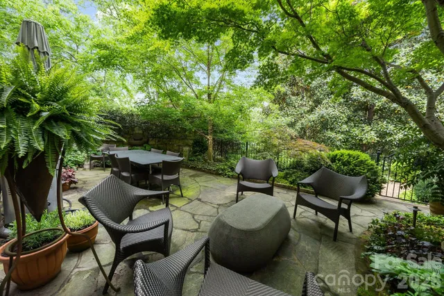 an aerial view of a house having yard