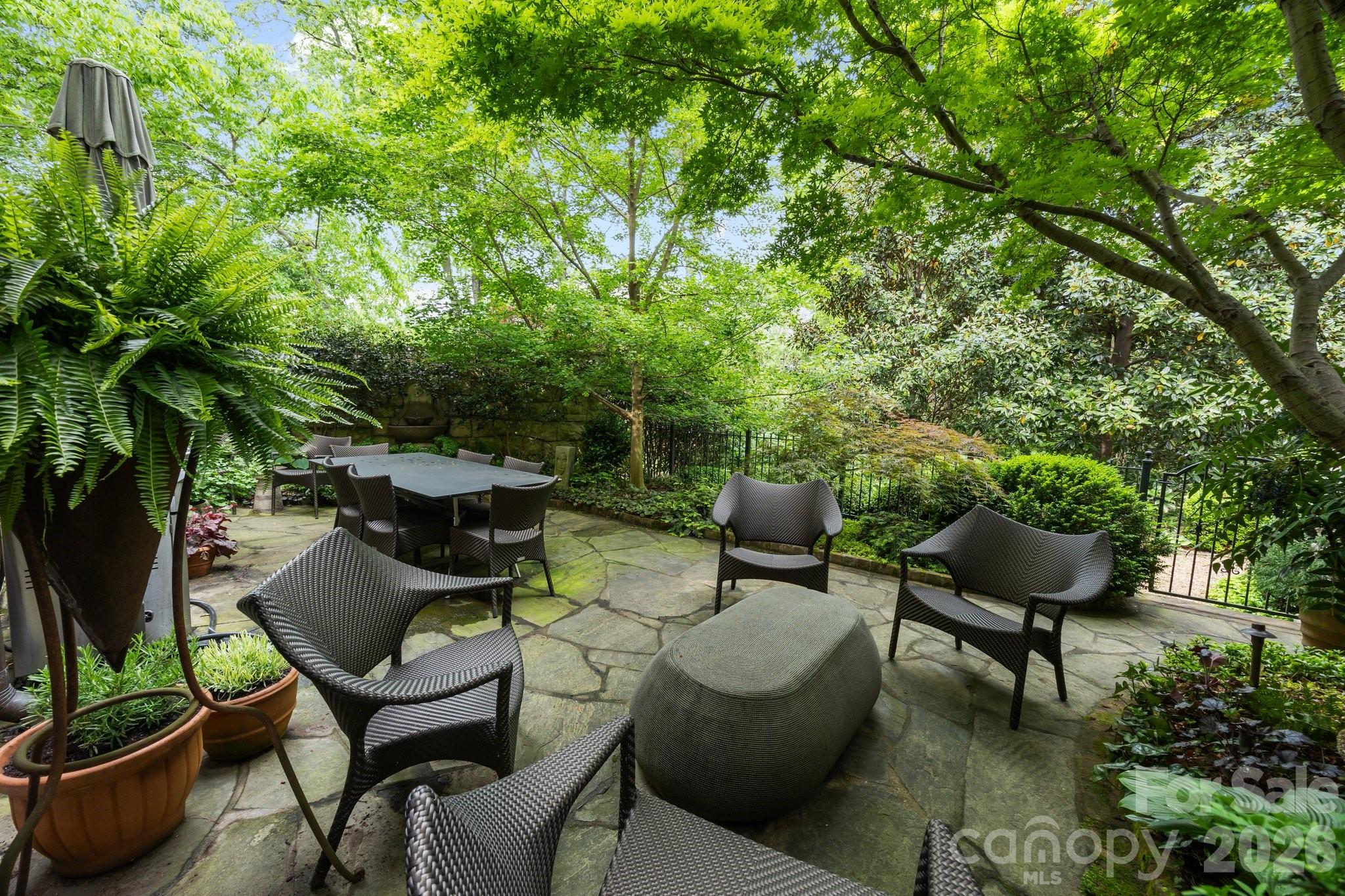 1550 High Street Charlotte, NC 28211 - Photo 31 of 34 a view of a chairs and table in the backyard