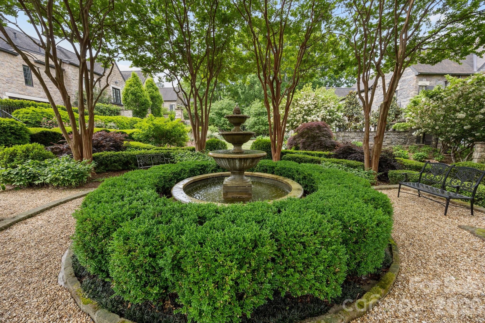1550 High Street Charlotte, NC 28211 - Photo 33 of 34 a view of a backyard with a garden