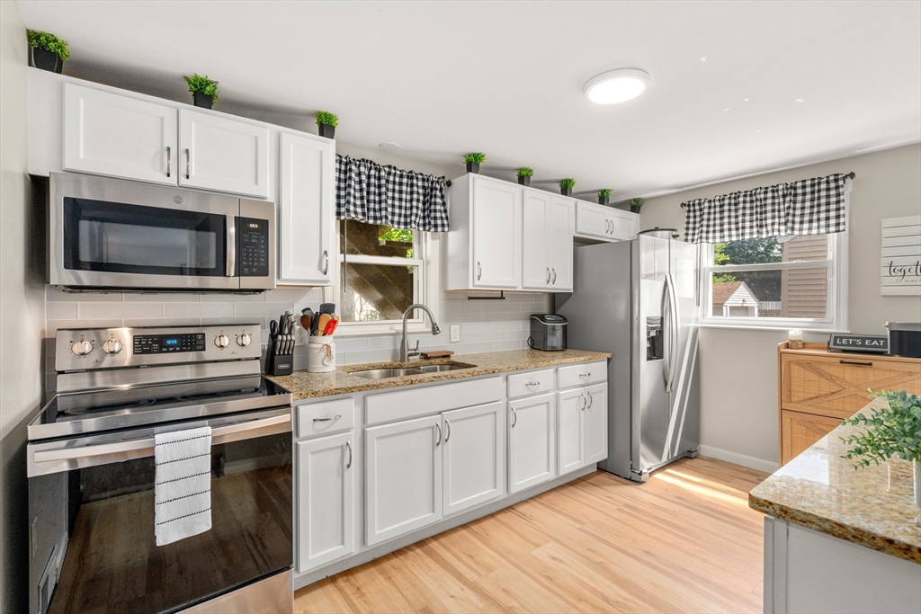 68 San Miguel Street Springfield, MA 01104 - Photo 5 of 30