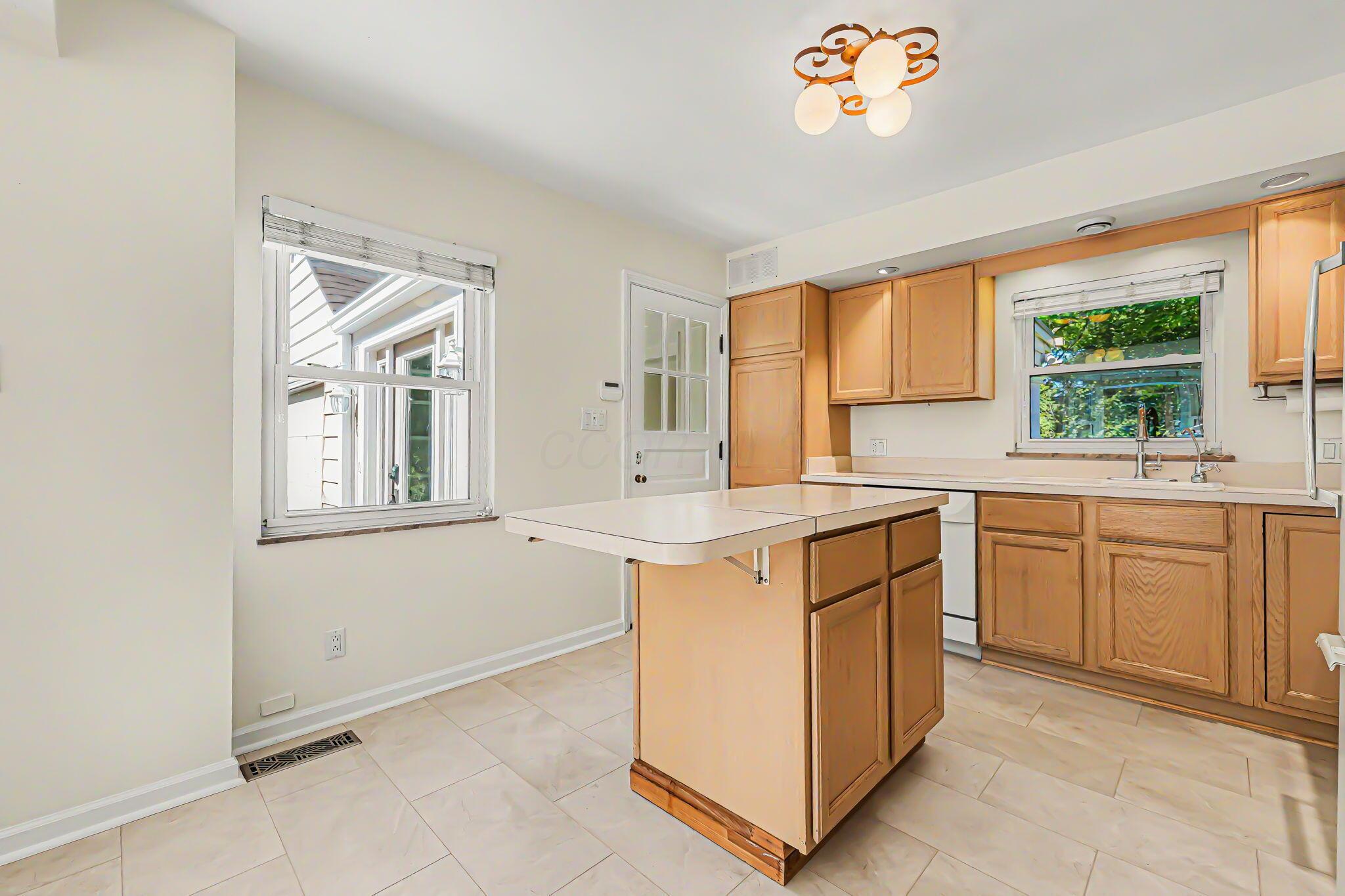 93 North Harding Road Columbus, OH 43209 - Photo 18 of 67