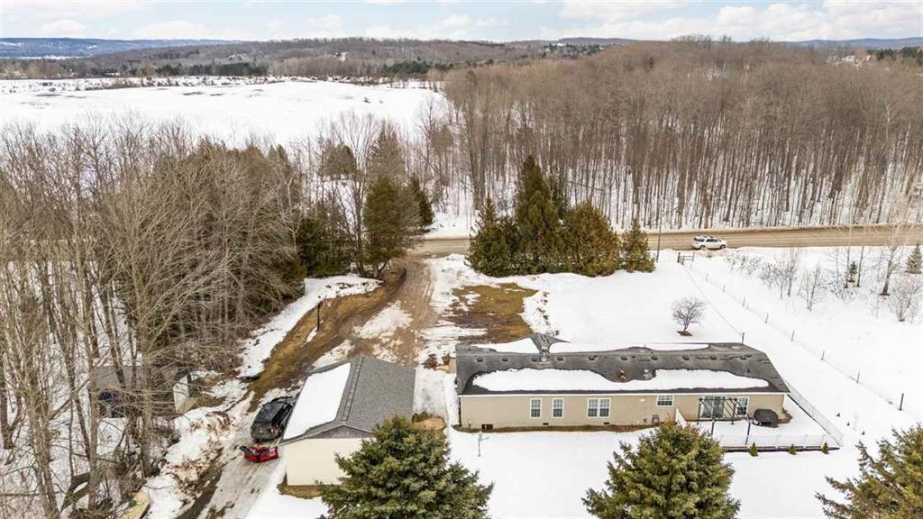 305 North Advance Road East Jordan, MI 49727 - Photo 4 of 47