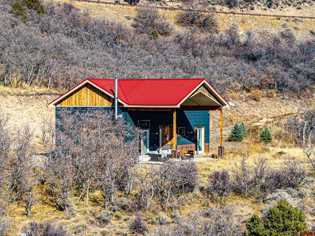 a view of multiple houses with a yard