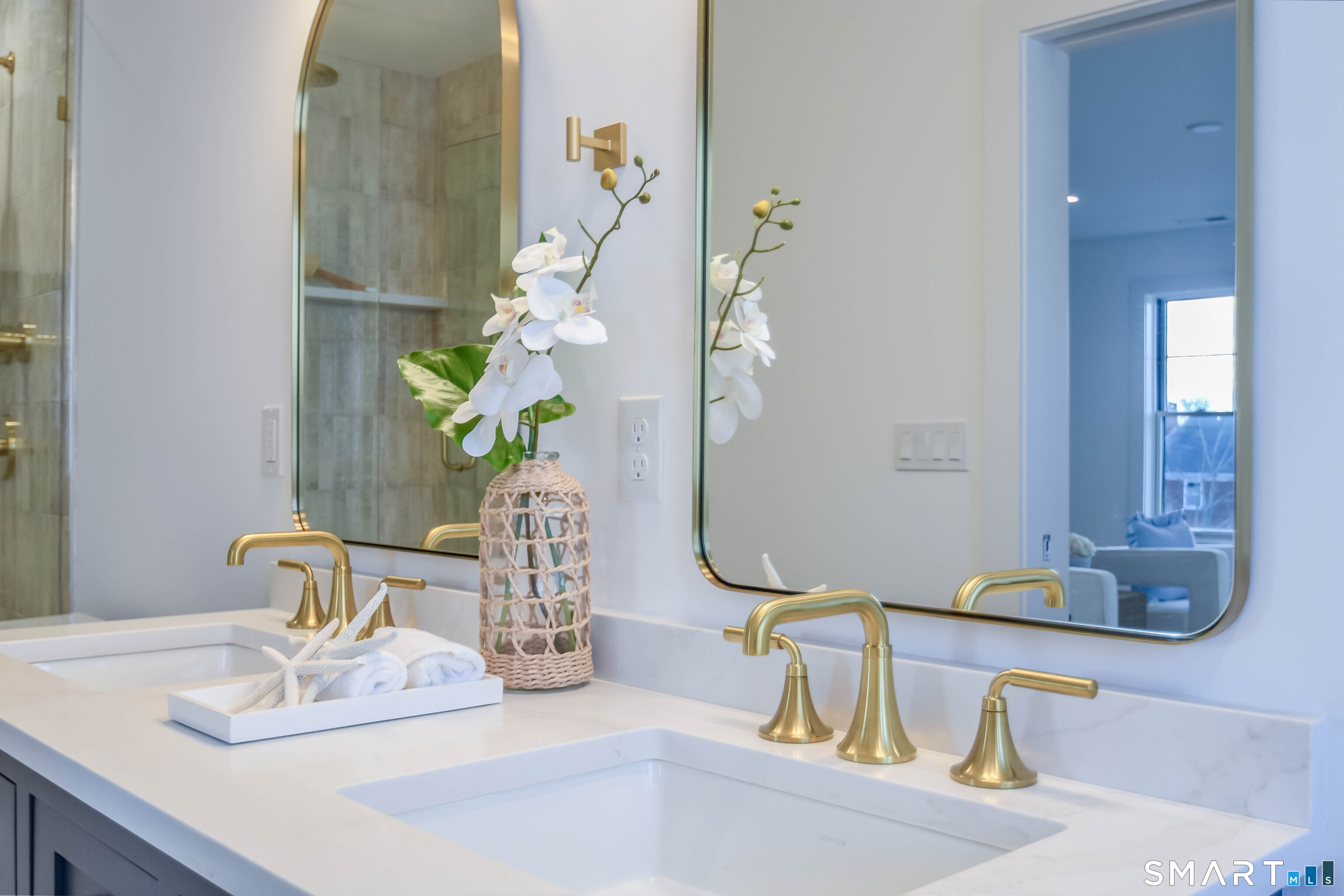 345 Reef Road, Unit B6 Fairfield, CT 06824 - Photo 39 of 40 a dining room with wooden floor