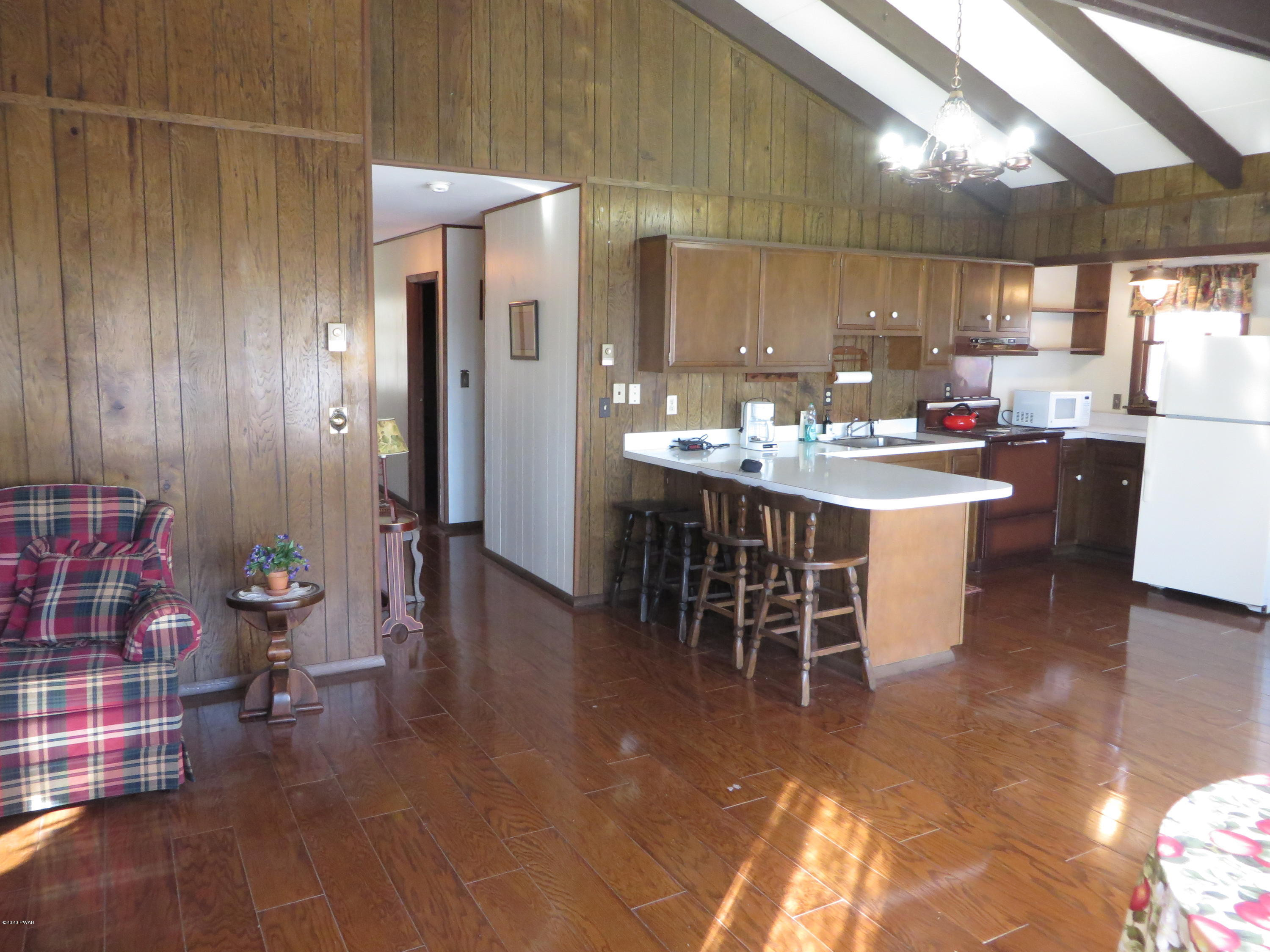 124 Sunnylands Road Milford, PA 18337 - Photo 5 of 17 Kitchen 2