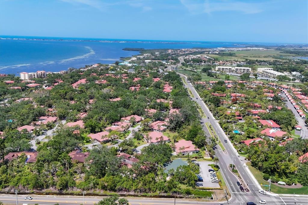 6304 Pelican Drive Bradenton, FL 34210 - Photo 39 of 42 a view of city and ocean