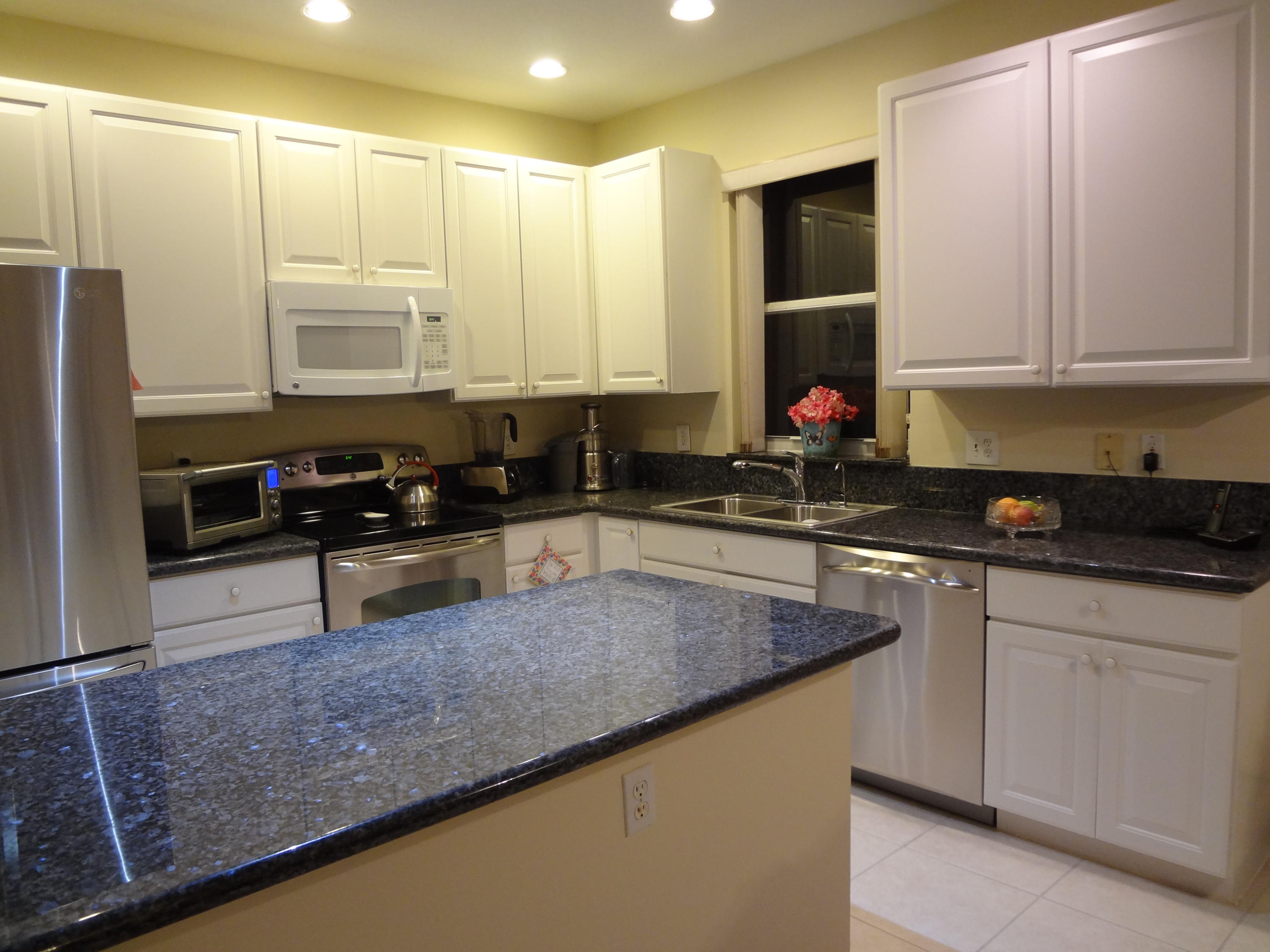 21183 Vía Fiore Boca Raton, FL 33433 - Photo 1 of 9 KITCHENB