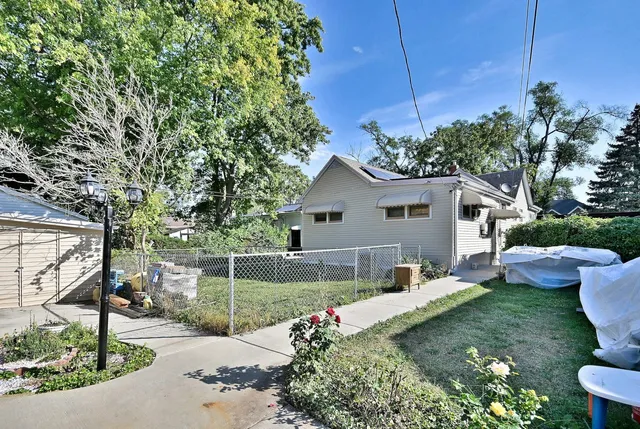 $385,000 | 322 South Walnut Street, Bensenville, IL 60106