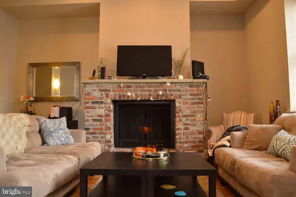 $4,700 | 300 Lombard Street, Philadelphia, PA 19147