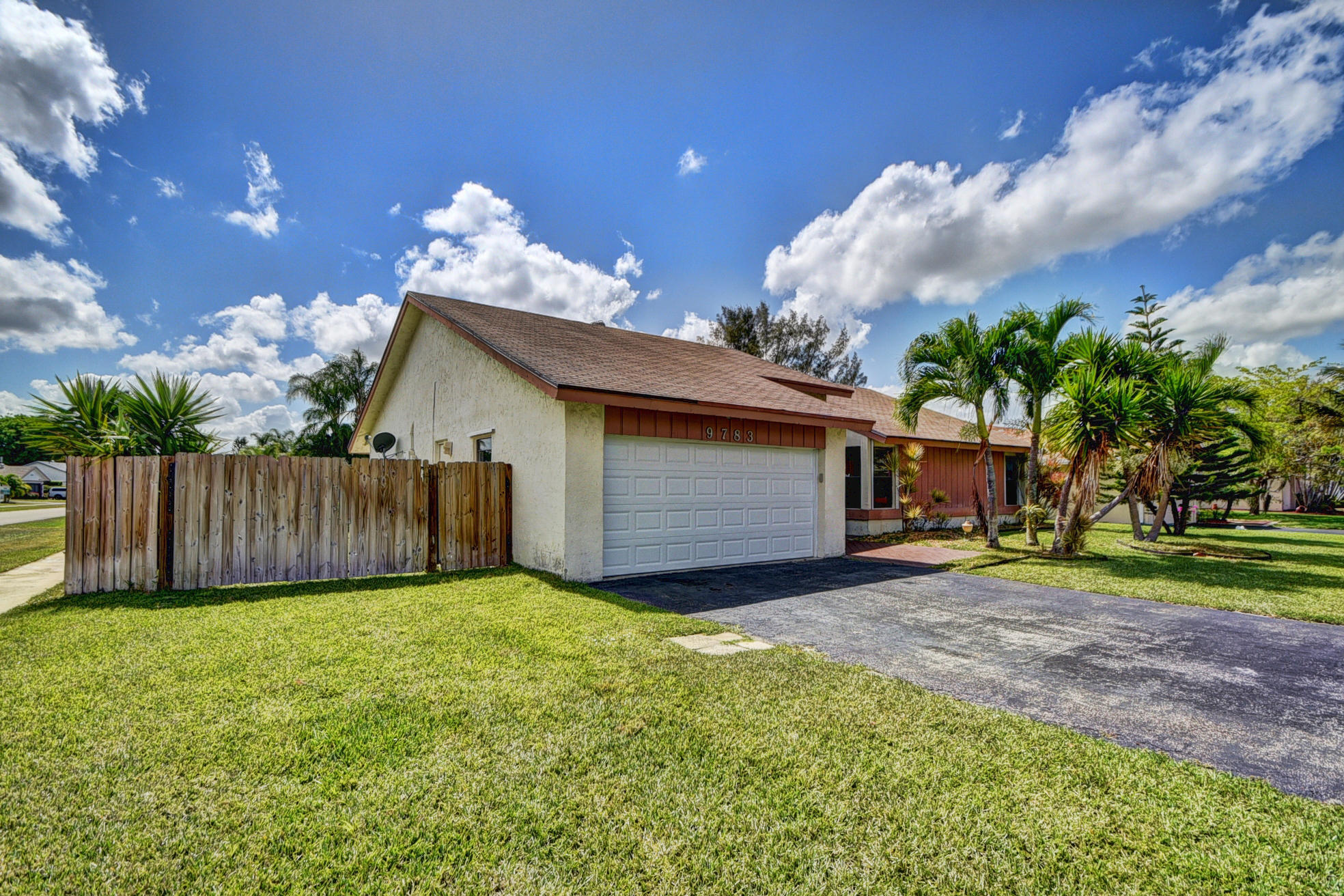 9783 Richmond Circle Boca Raton, FL 33434 - Photo 2 of 30 DSC_9890_1_2_3_4