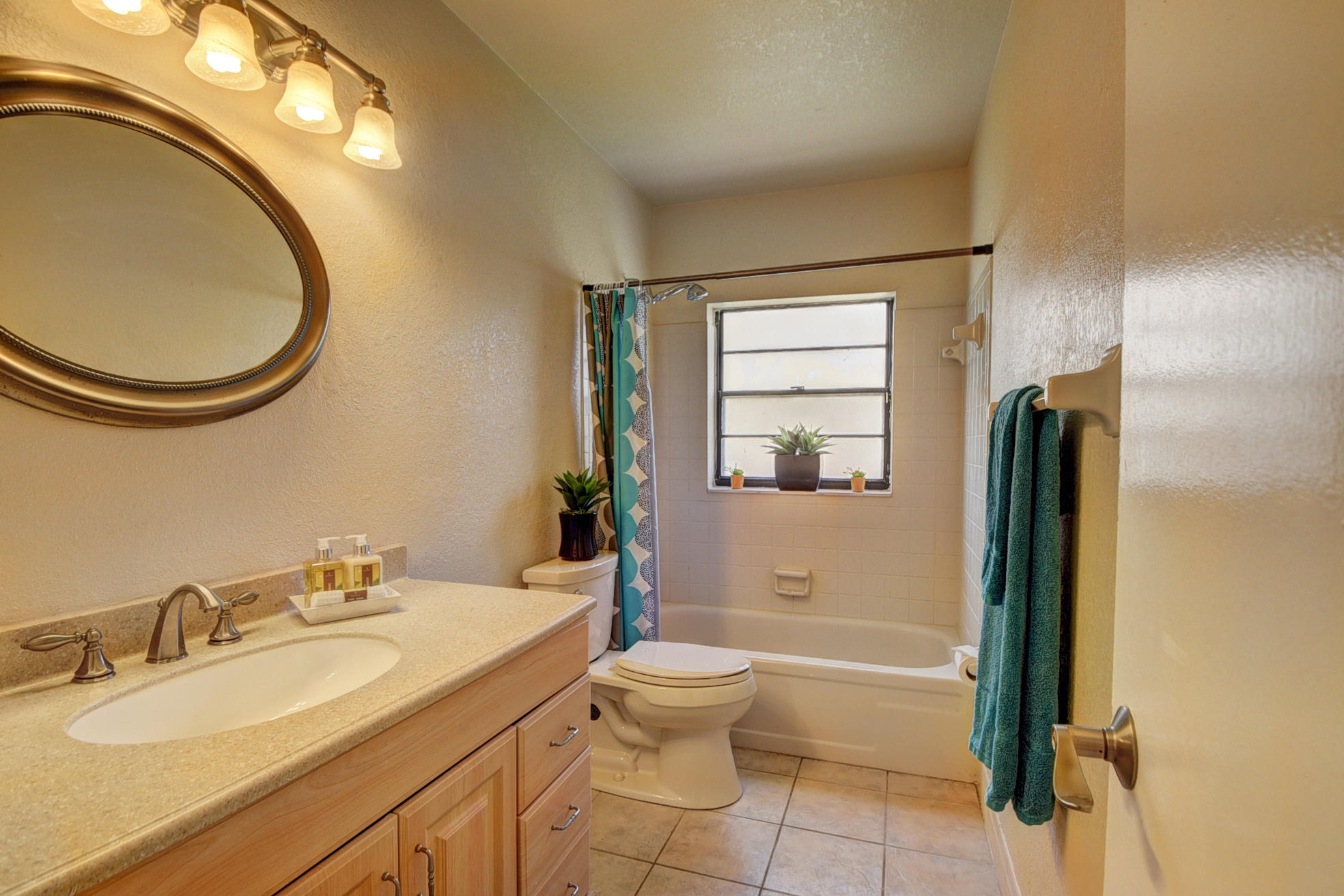 9783 Richmond Circle Boca Raton, FL 33434 - Photo 27 of 30 Guest Bath