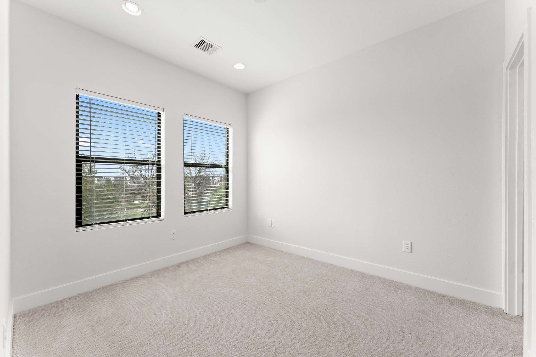 2909 Gillespie Street, Unit A Houston, TX 77020 - Photo 24 of 32 Secondary Bedroom on 3rd Floor