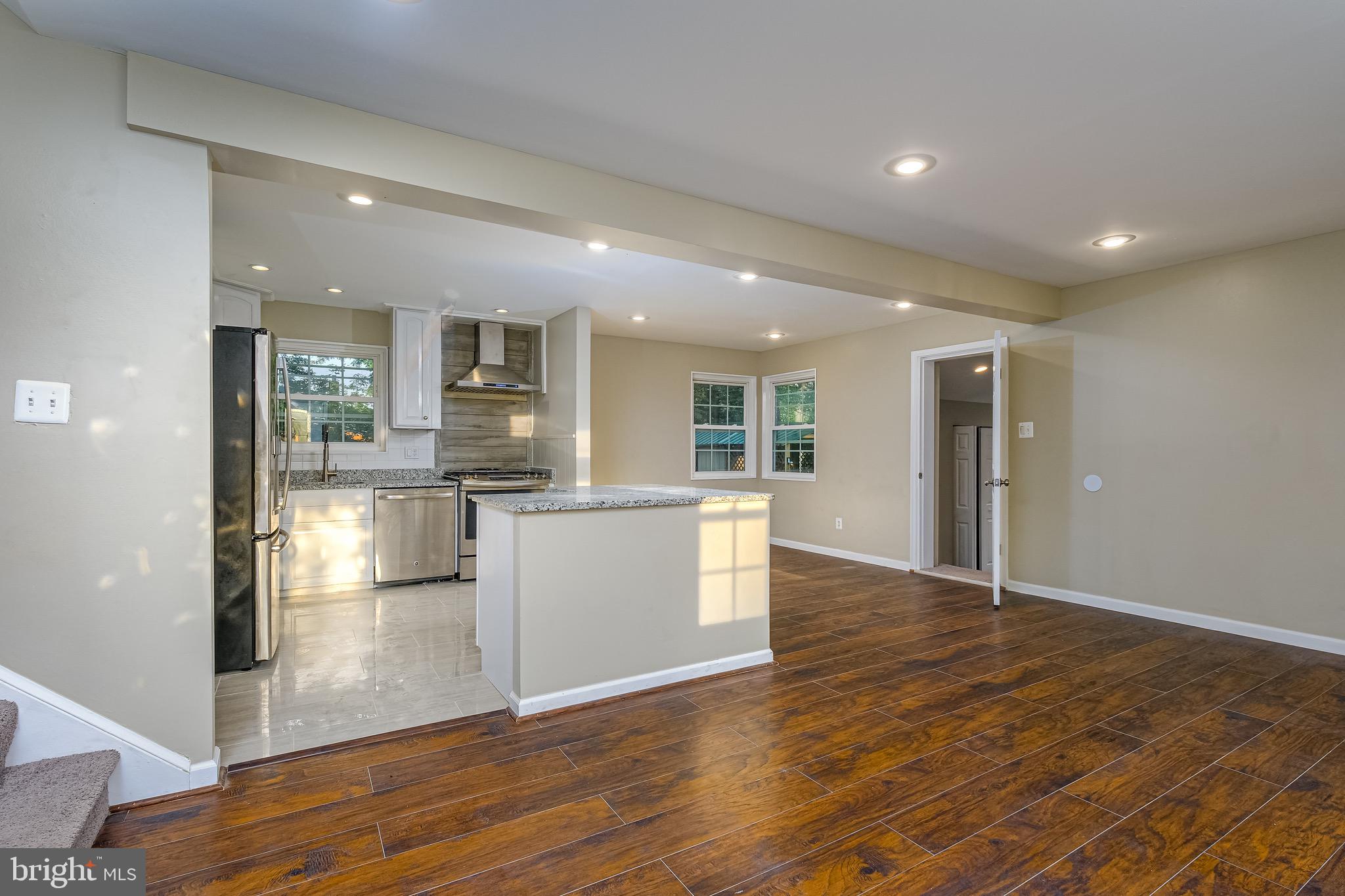 5813 Danbury Road Springfield, VA 22150 - Photo 4 of 31