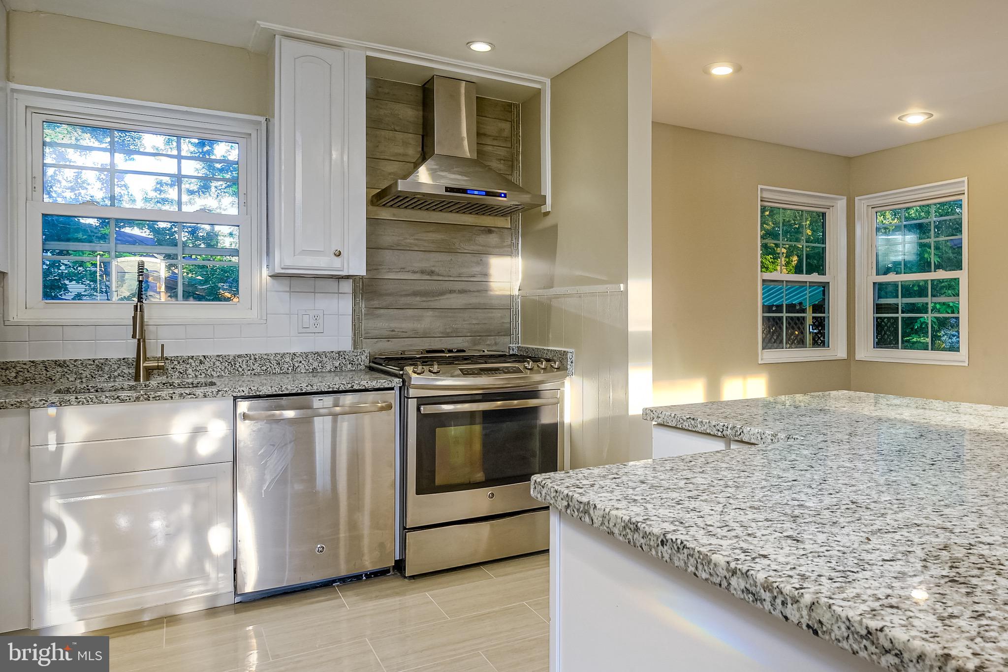 5813 Danbury Road Springfield, VA 22150 - Photo 5 of 31
