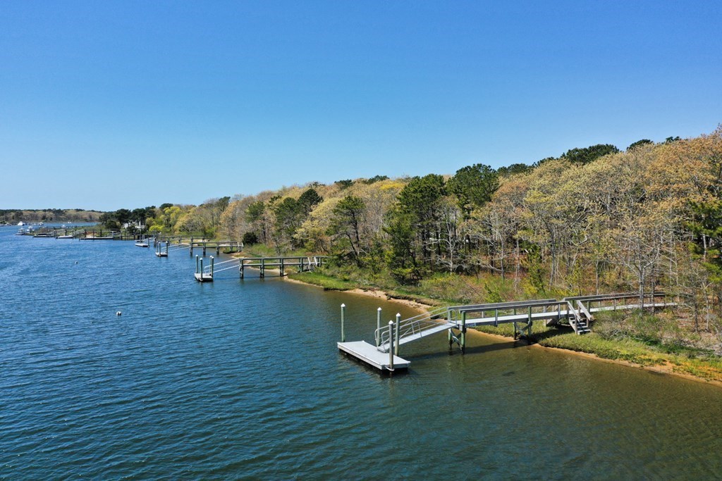 338 Monomoscoy Road Mashpee, MA 02649 - Photo 5 of 7 Gallery Image 5