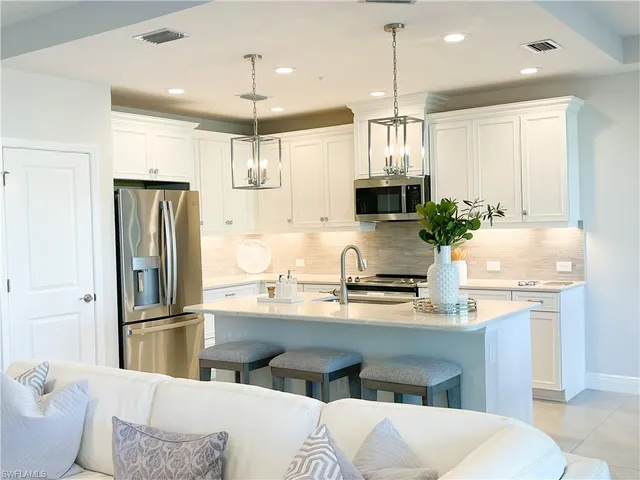 $7,500 | 2555 Seychelles Drive, Unit 402, Naples, FL 34112