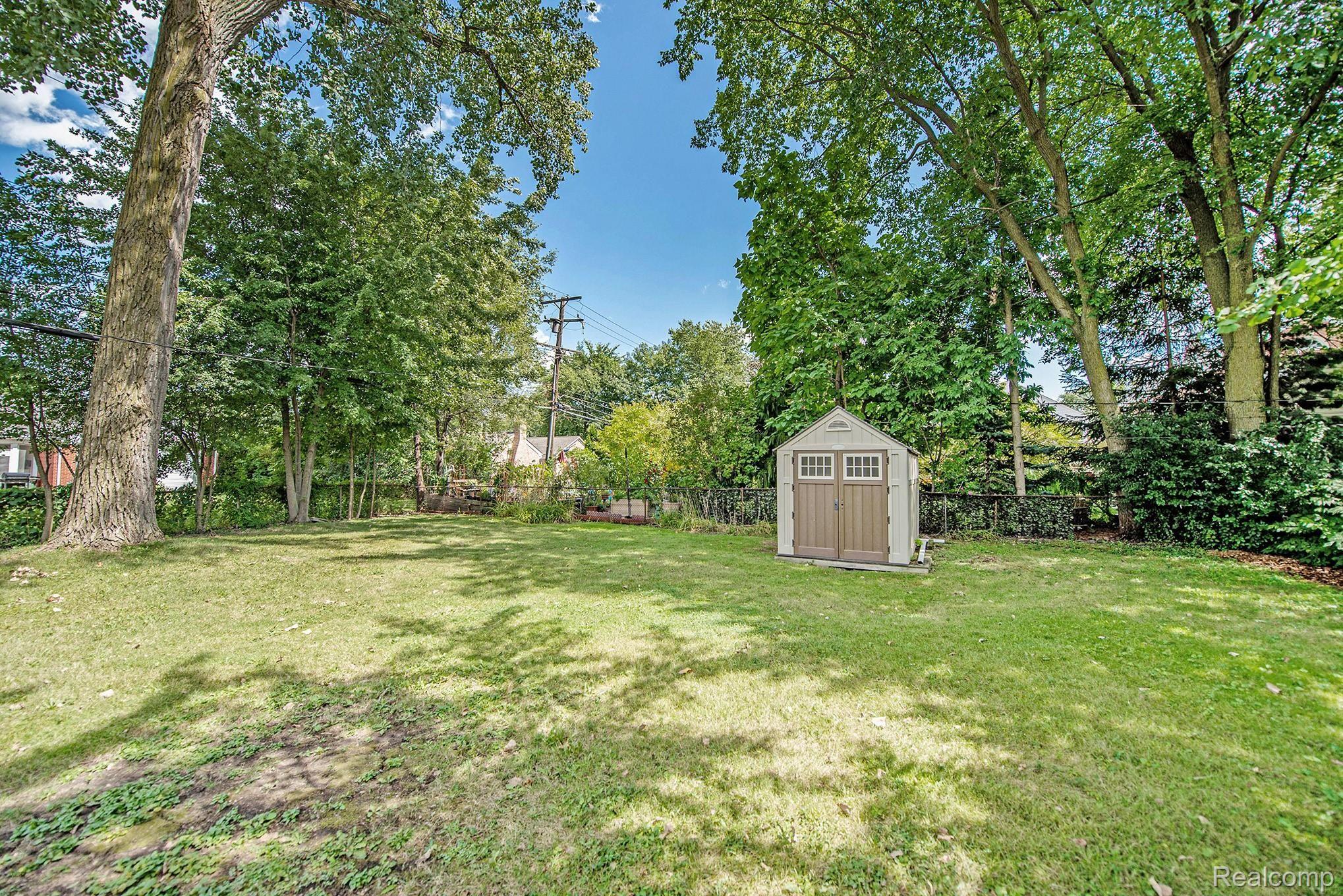 20160 Holiday Road Grosse Pointe, MI 48236 - Photo 23 of 23 DSC_5138.jpg