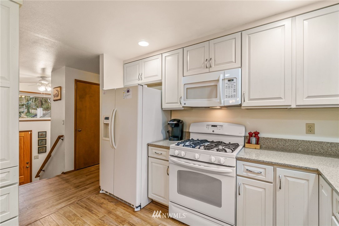 10822 Northeast 182nd Court Bothell, WA 98011 - Photo 12 of 40 Gallery Image 12