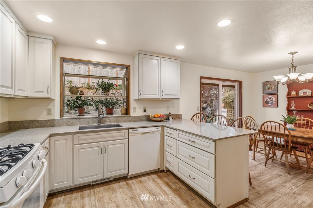 10822 Northeast 182nd Court Bothell, WA 98011 - Photo 10 of 40 Gallery Image 10