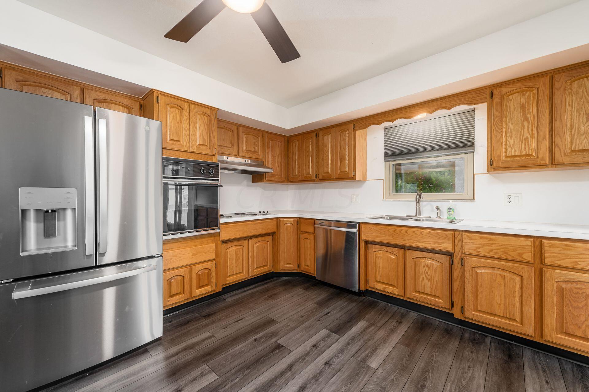 5355 Karl Road Columbus, OH 43229 - Photo 17 of 39 ELECTRIC RANGE, BUILT-IN WALL OVEN, COUNTER TOP MICROWAVE