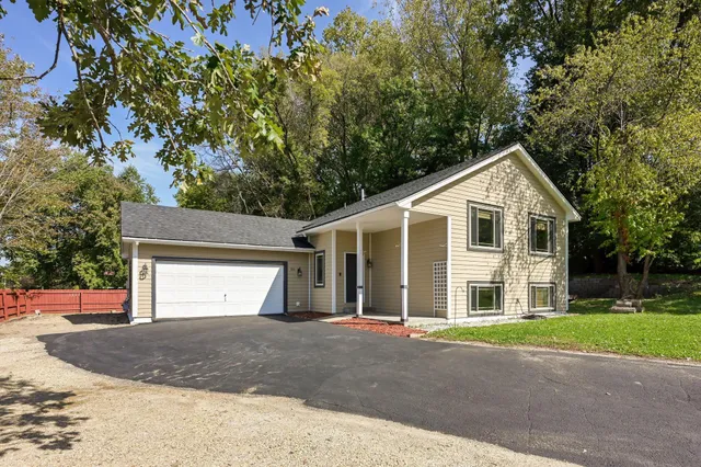 $399,999 | 300 Butternut Lane, Burnsville, MN 55306