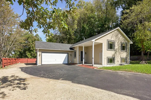 $399,999 | 300 Butternut Lane, Burnsville, MN 55306