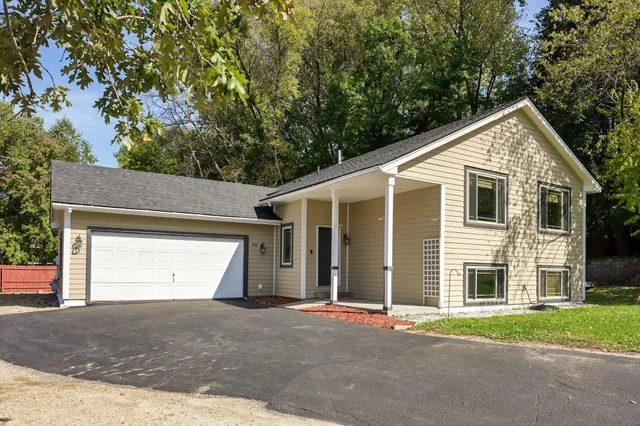 $399,999 | 300 Butternut Lane, Burnsville, MN 55306