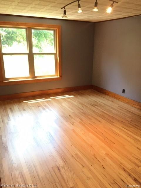 6215 Fenton Road Flint, MI 48507 - Photo 32 of 43