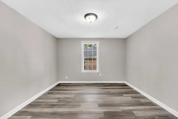 $129,500 | 560 West Peebles Road, Memphis, TN 38109