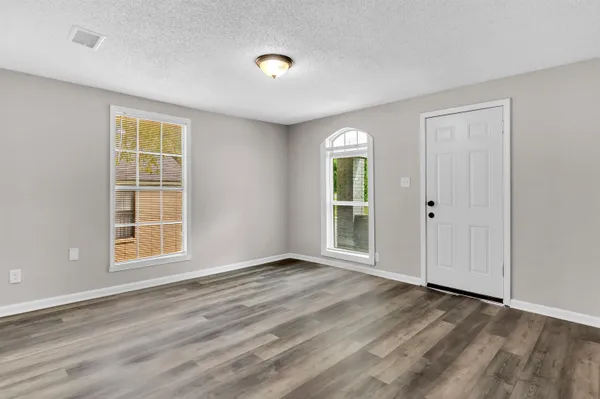 $129,500 | 560 West Peebles Road, Memphis, TN 38109