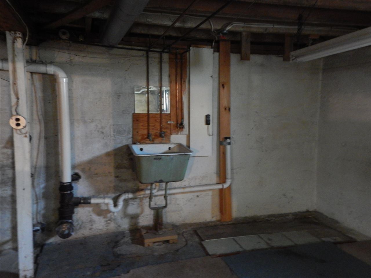 34 Pine Street Springfield, VT 05156 - Photo 9 of 16