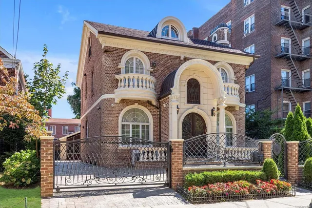$3,654,000 | 72-07 112th Street | Forest Hills