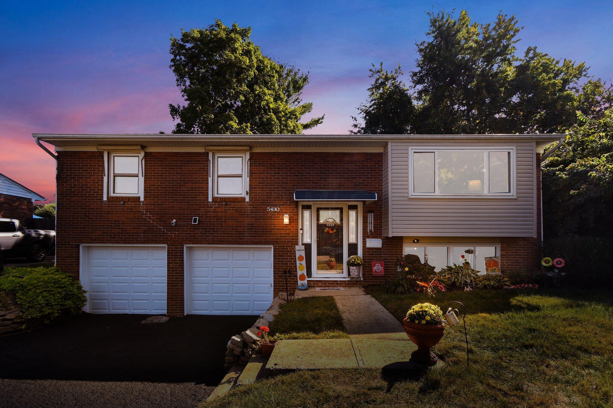 5430 Roche Drive Columbus, OH 43229 - Photo 1 of 24 1-web-or-mls-5430-roche-dr