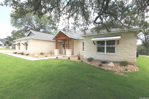 $569,000 | 142 Timber Place, La Vernia, TX 78121