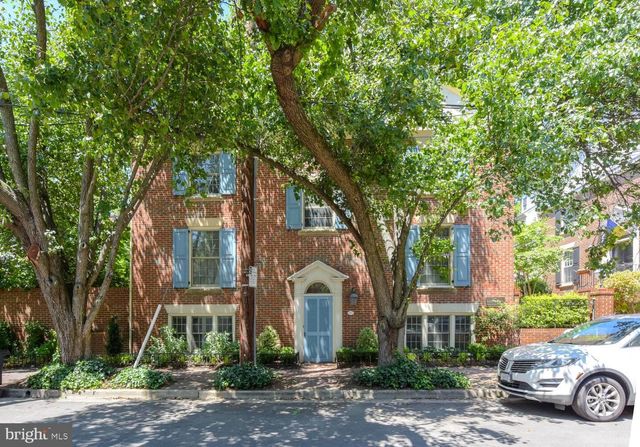 $495,000 | 406 1/2 North St Asaph Street, Alexandria, VA 22314